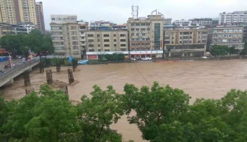 玻璃暗黑爆料在线观看免费高清版雨天切断电源