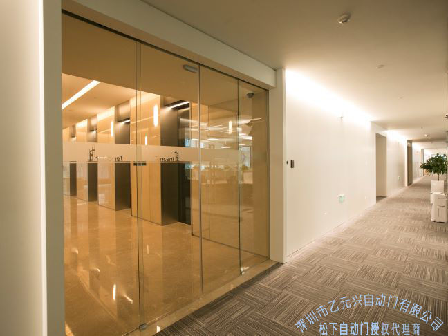企业办公室玻璃自动暗黑爆料在线观看免费高清版
